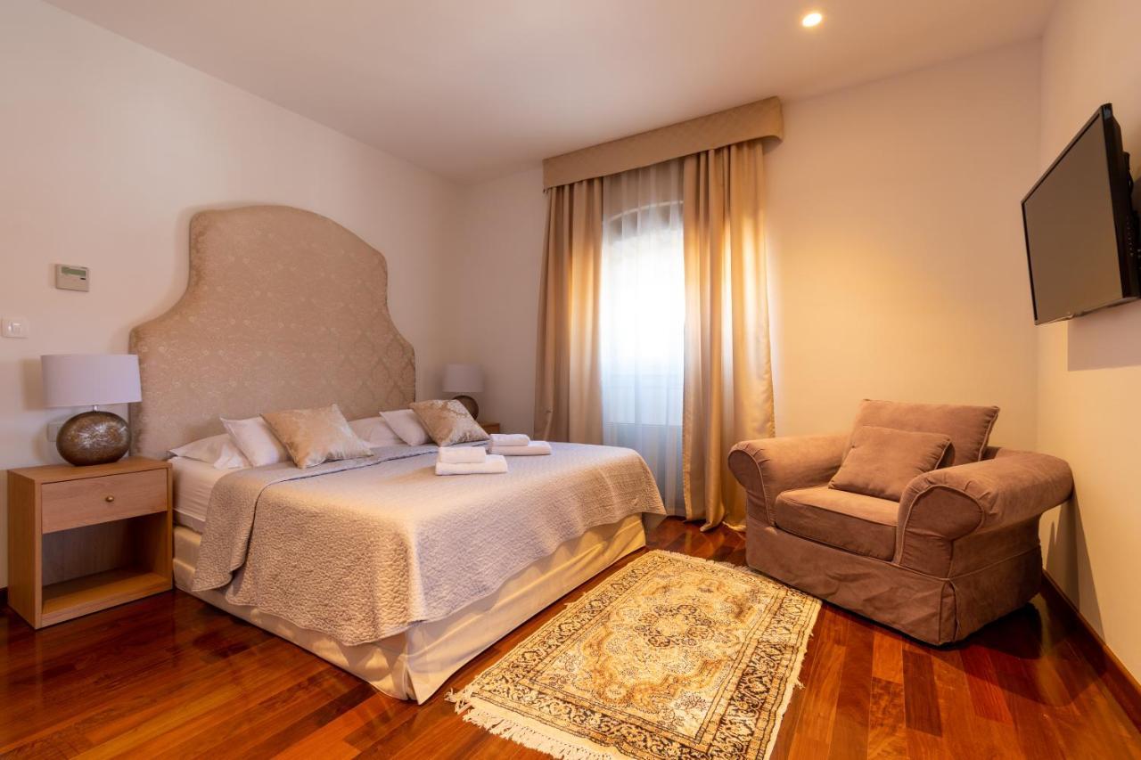 B&B Heritage Villa Apolon Stari Grad  Exteriör bild