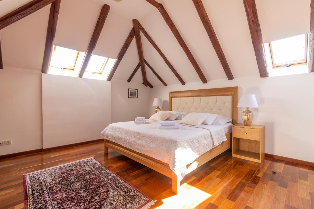 B&B Heritage Villa Apolon Stari Grad  Exteriör bild