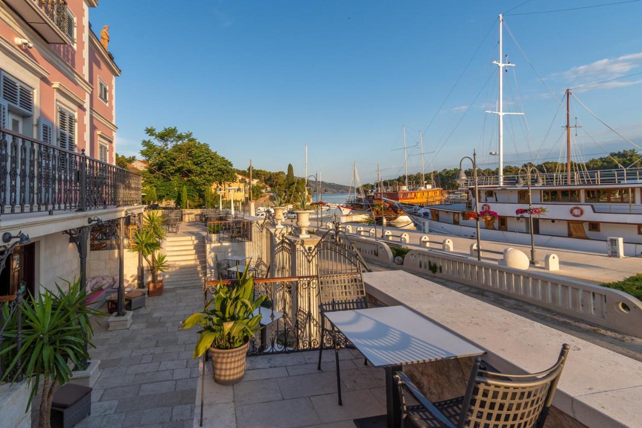 B&B Heritage Villa Apolon Stari Grad  Exteriör bild